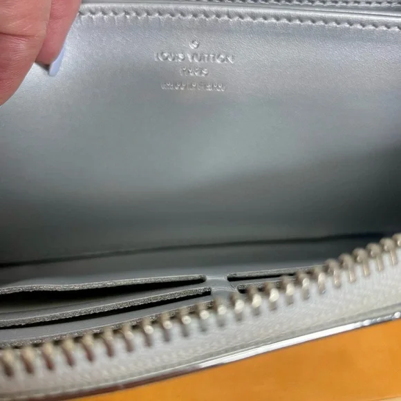 💫SOLD LV Zippy Wallet Silver Monogram Miroir - Picture 9 of 16